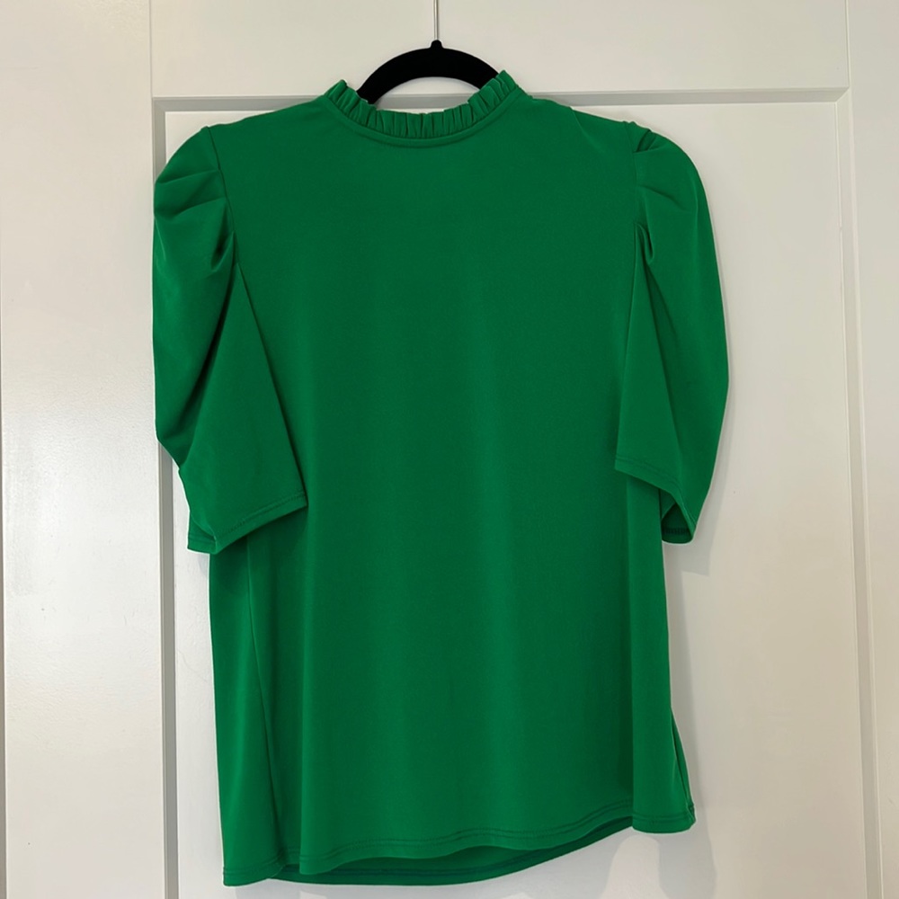 Green blouse with gathered sleeves